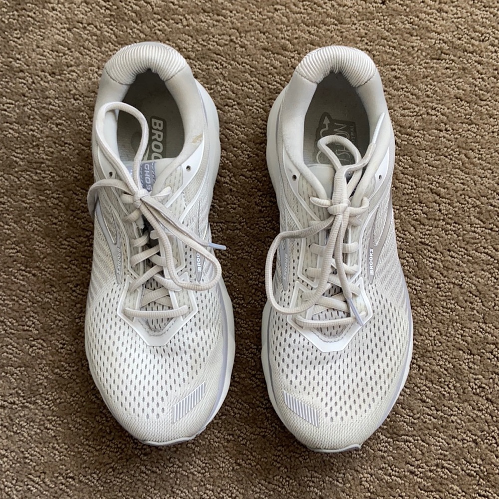 brooks ghost running shoes